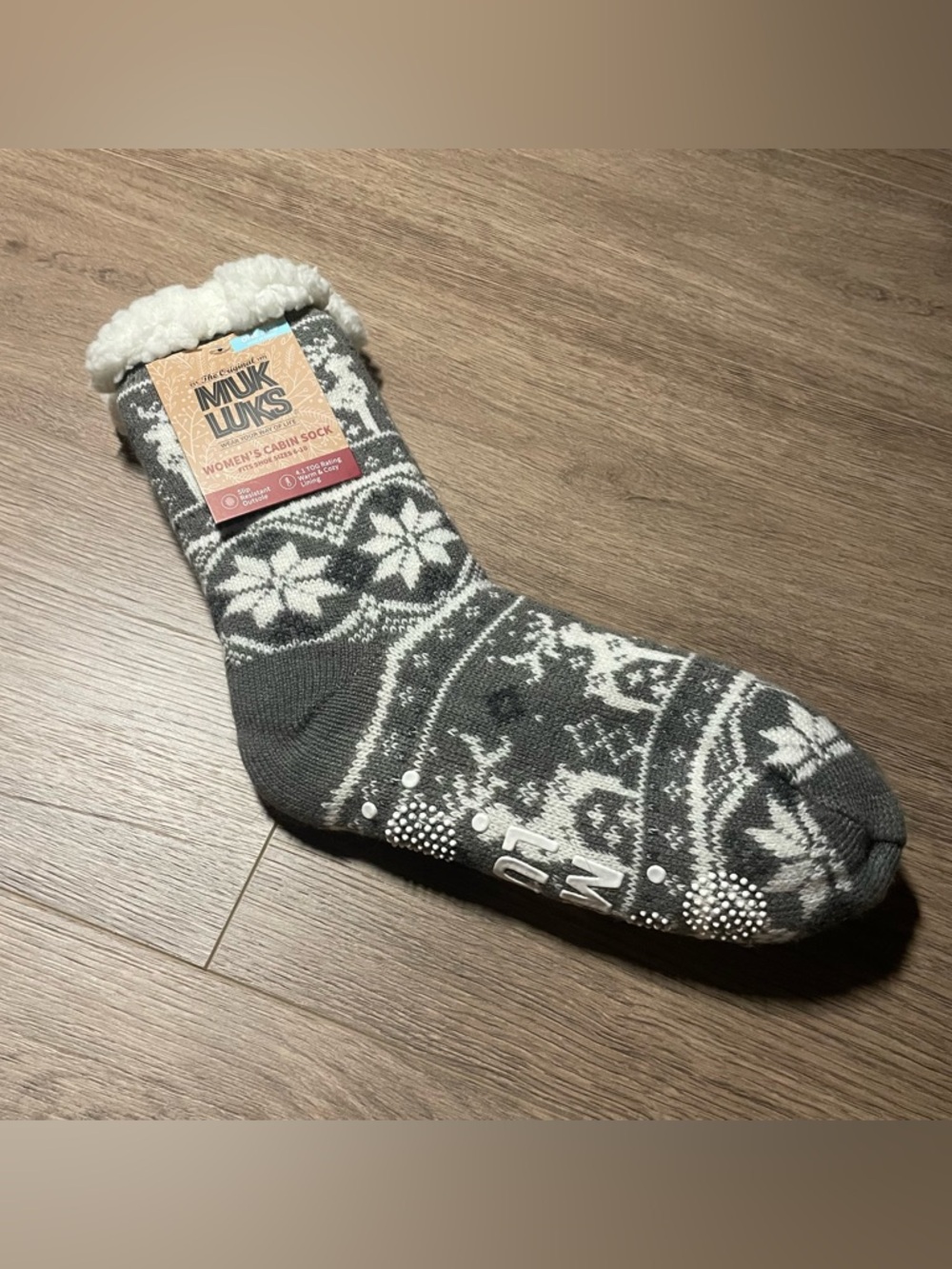 NWT Muk Luks Women's Gray and White Sherpa Cuff Cozy Cabin Socks Warm OSFM Gift